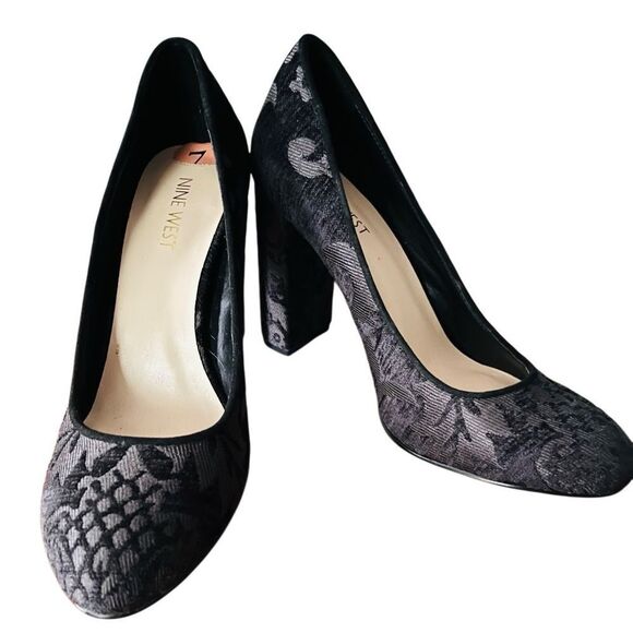 NINE WEST DENTON BLACK VELVET
BROCADE ROUND TOE 4" BLOCK HEEL PUMPS SIZE 7. - Picture 1 of 7